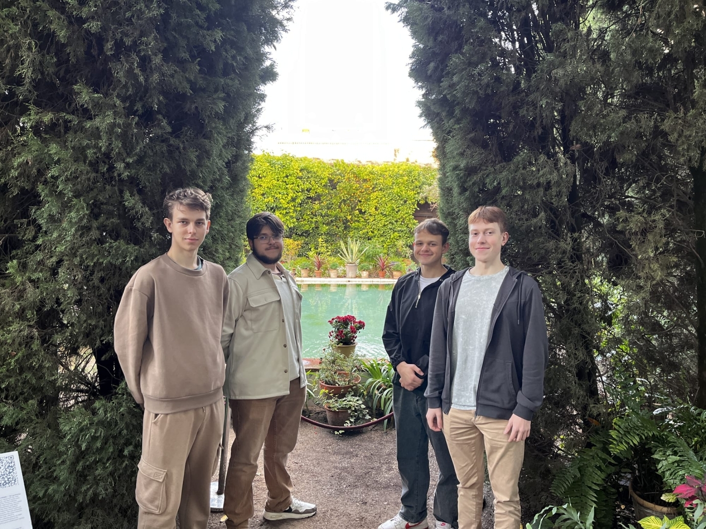 Daugavpils Tehnoloģiju un tūrisma tehnikuma izglītojamie Erasmus+ prakses laikā Spānijā apmeklē dārzu un iepazīst vietējo ainavu un kultūrvidi brīvajā laikā.