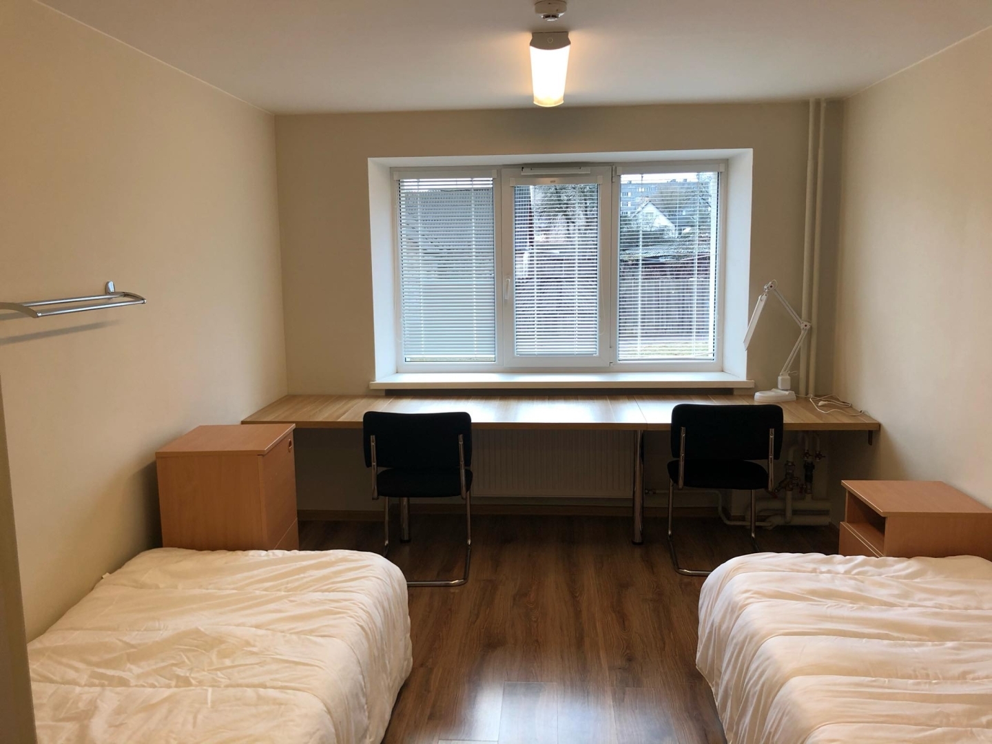 Istabiņa ar divām gultam