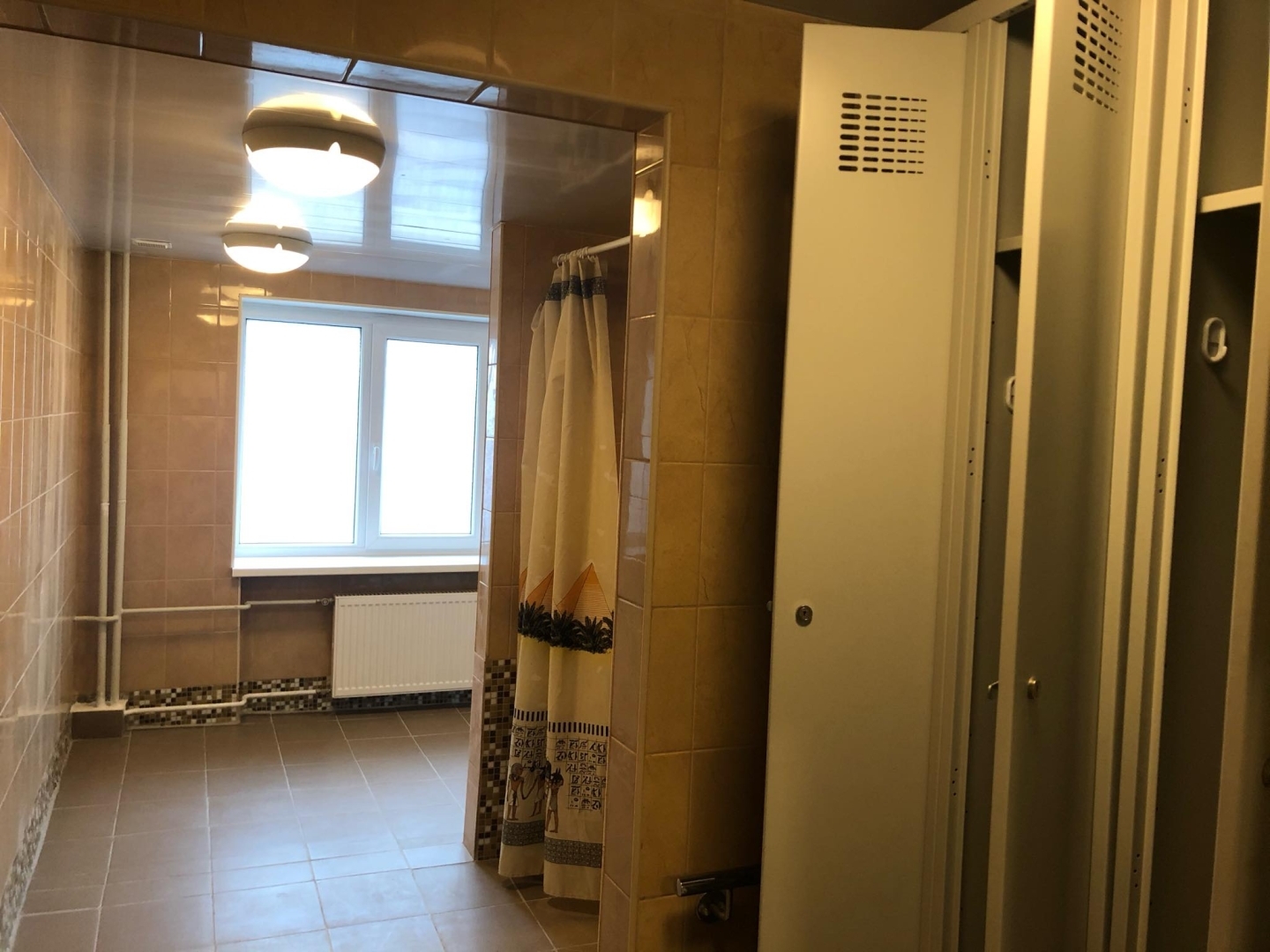 Skapīši un dušas telpa