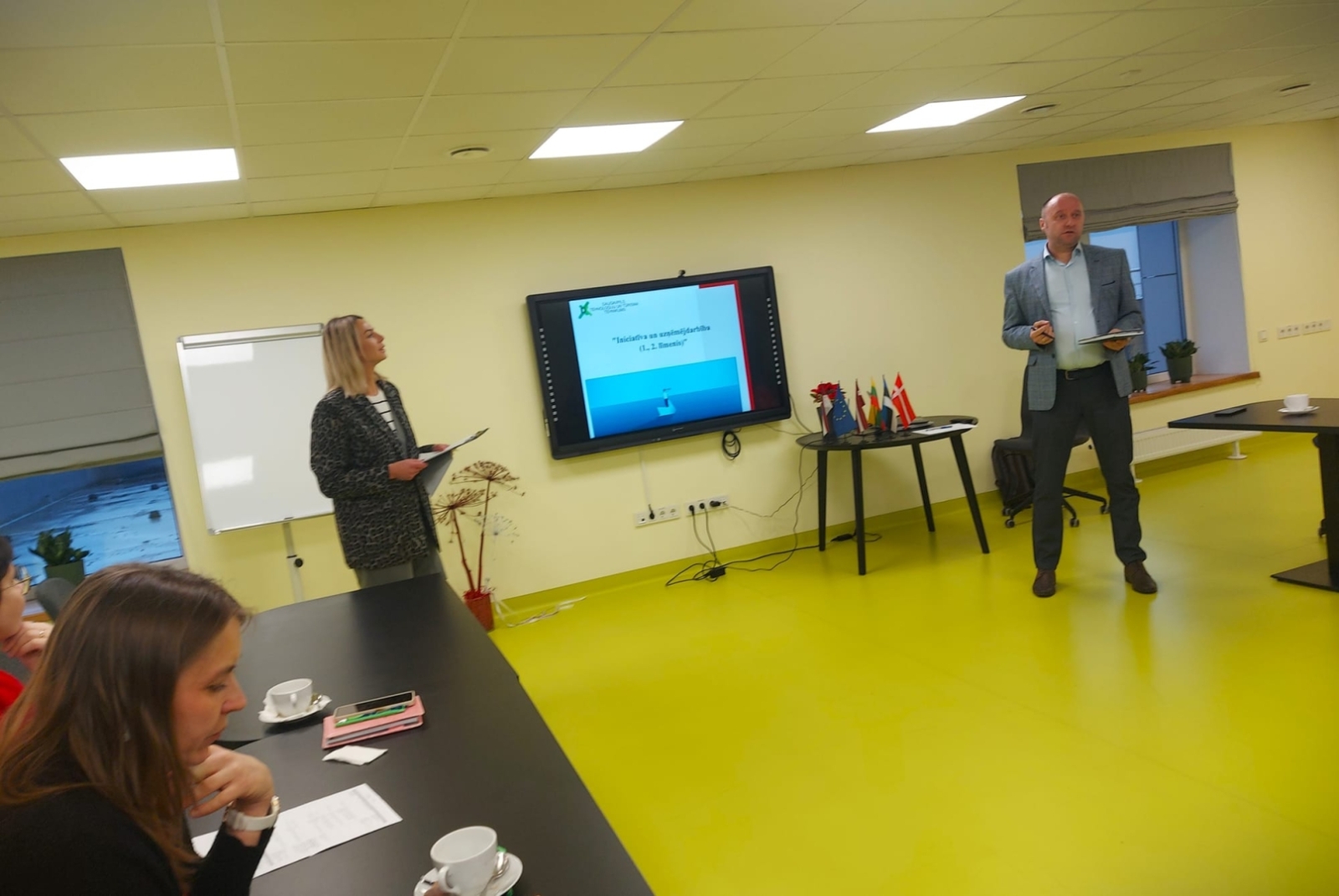 Projekta aktivitātes noslēguma diskusija par uzņēmējdarbības izglītību tehnikumā.