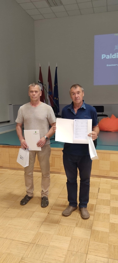 Pedagogi dalījās ar sasniegto, redzēto un iegūto projektu rezultātu izvērtēšanas pasākumā