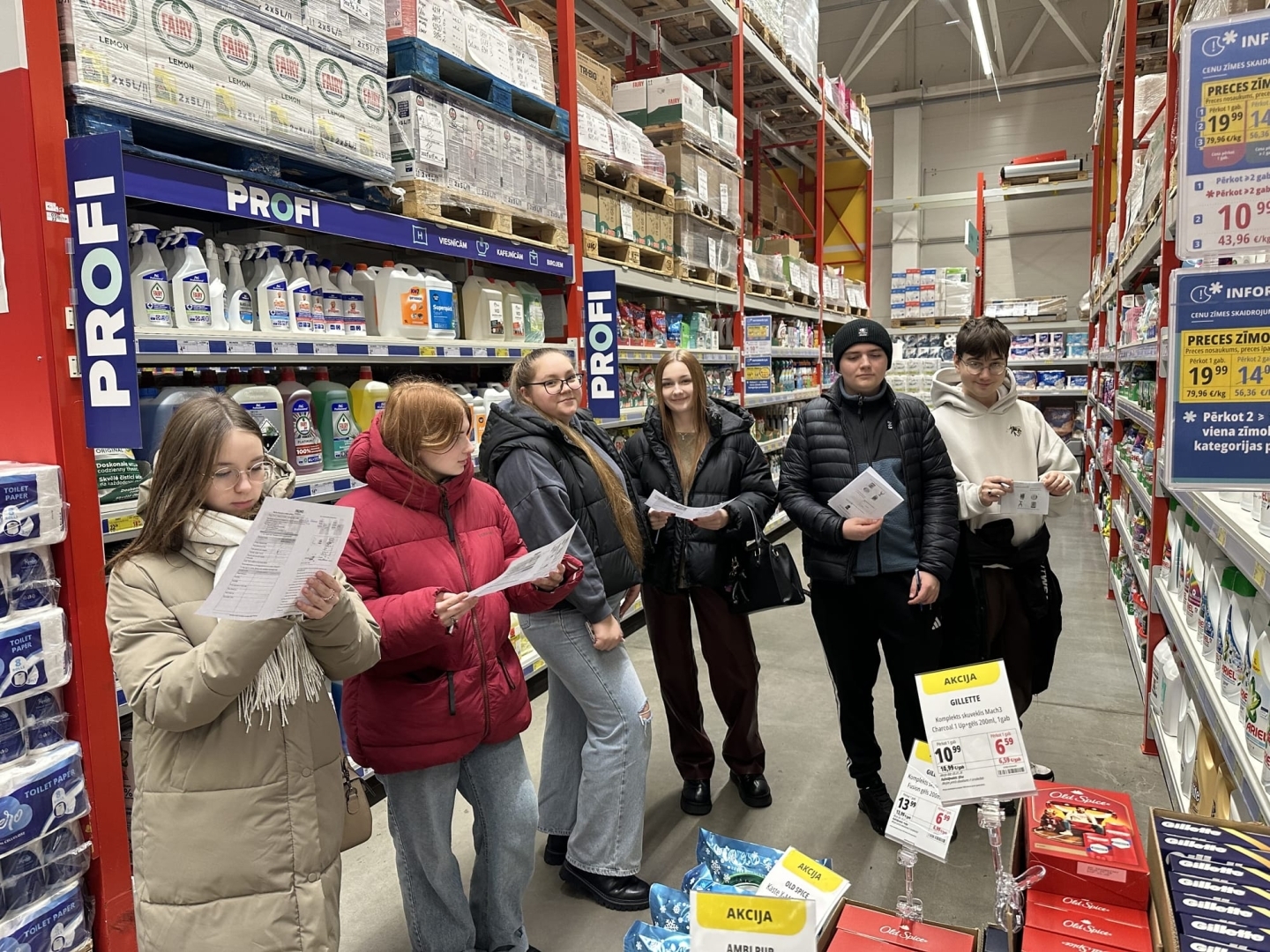 Izglītojamā prezentē atrasto preci sadales loģistikas uzdevuma ietvaros