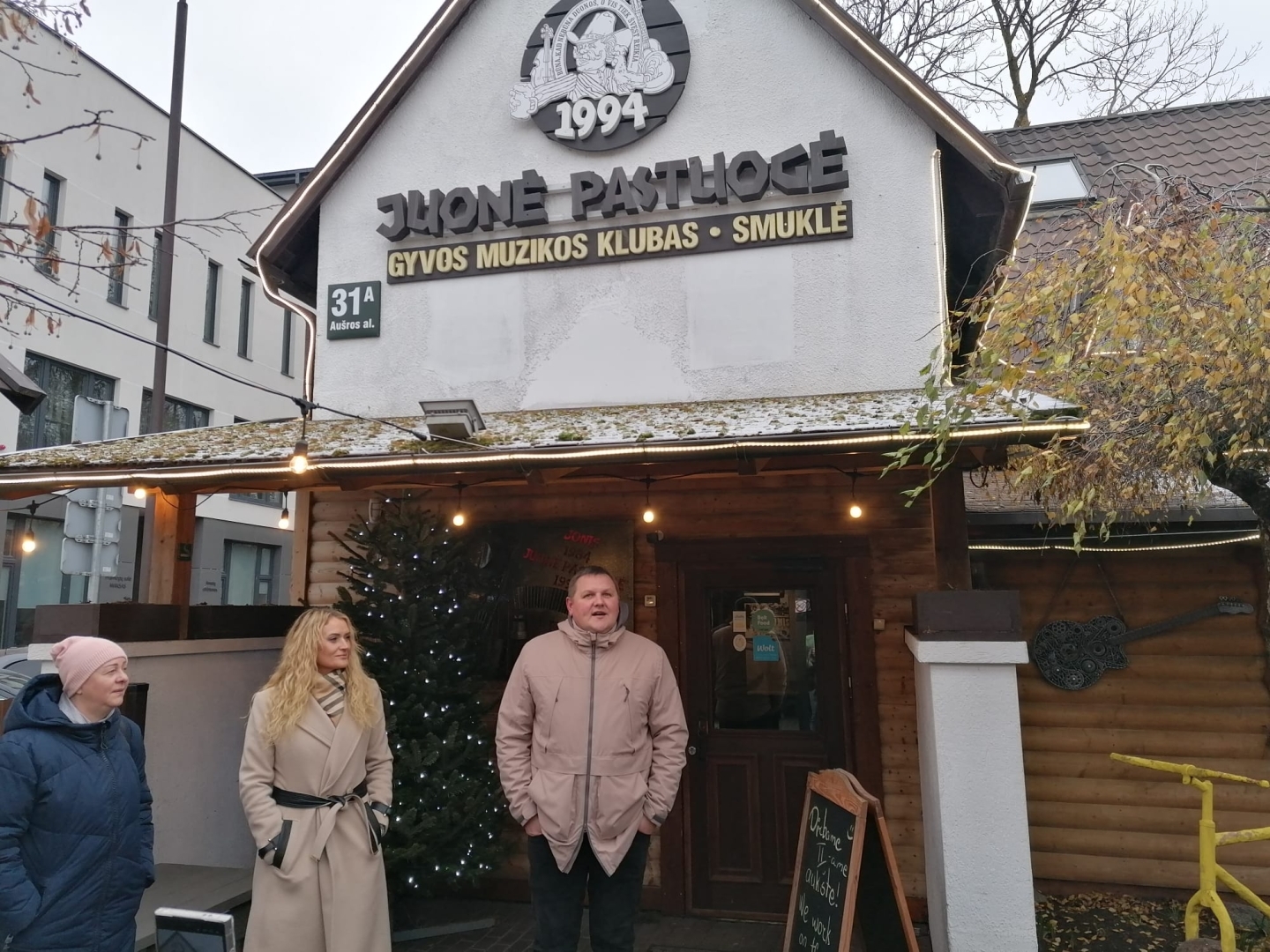 Nordplus Junior projekta “Modern regional cuisine” mobilitātes laikā dalībnieki apmeklē Šauļu tradicionālo restorānu “Jone Pastoge”, iepazīstot Lietuvas reģionālās virtuves un kultūras vidi.