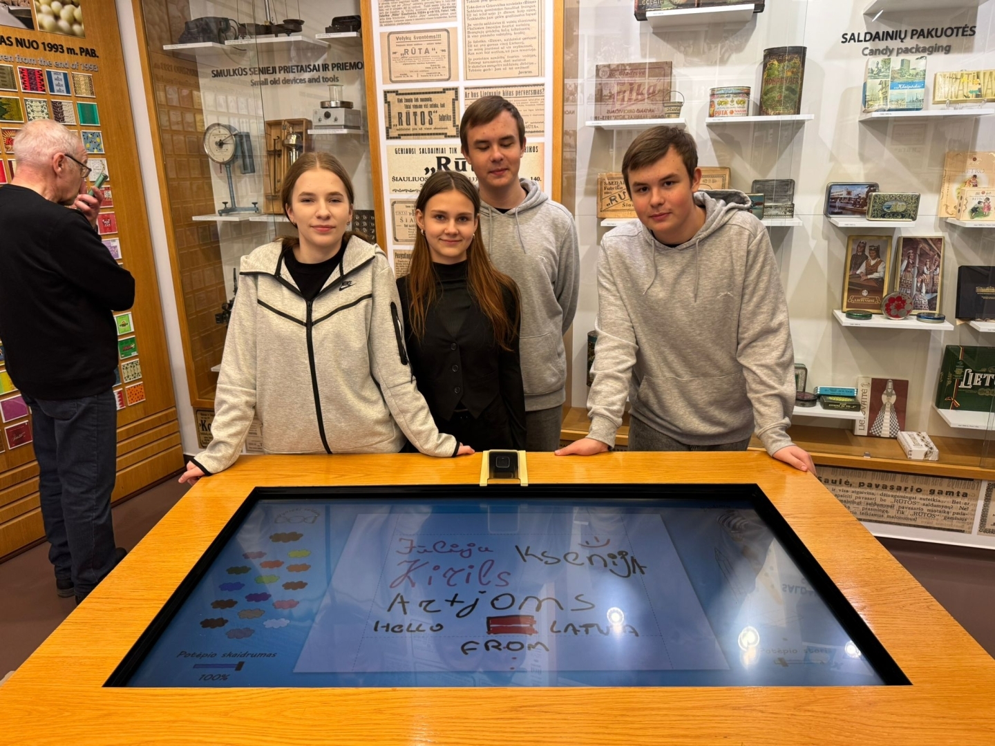 Nordplus Junior projekta “Modern regional cuisine” mācību mobilitātes laikā Daugavpils Tehnoloģiju un tūrisma tehnikuma izglītojamie apmeklē Šauļu “Rūta” saldumu muzeju un iepazīst Lietuvas konditorejas mantojumu, izmantojot interaktīvo ekspozīciju.