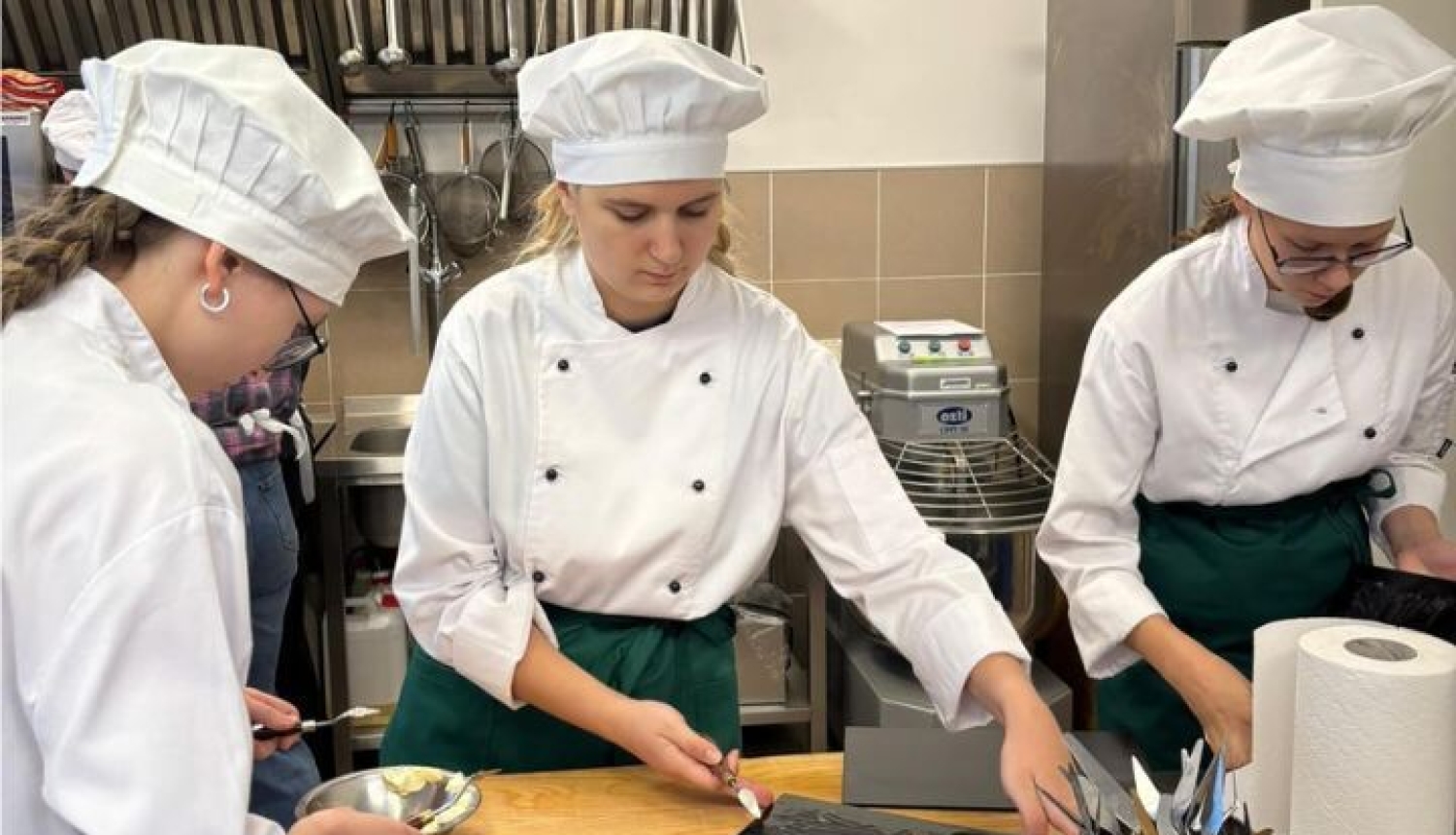 Garšu un prasmju ceļojums Preiļos – no siera gatavošanas noslēpumiem līdz kūku dekorēšanas mākslai