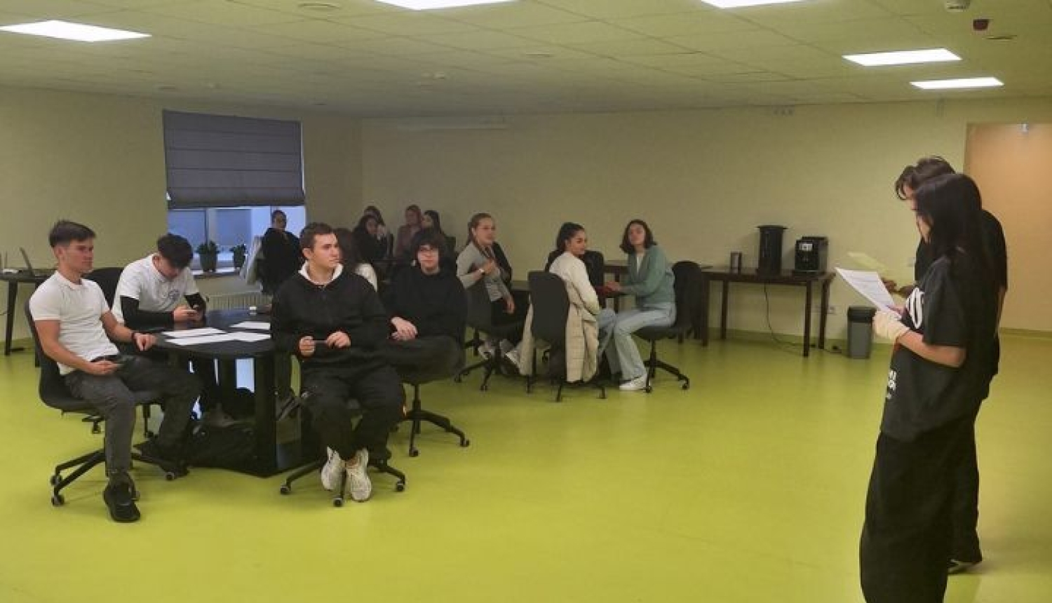 Rumāņu skolēni mācās latviešu valodu