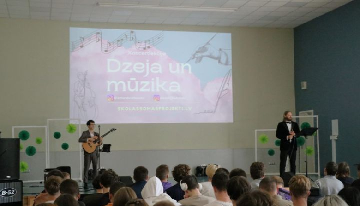 Latviešu dzejnieku un komponistu veiksmīgās sadarbības rezultāts – koncertlekcija, kas iesaistīja izglītojamos