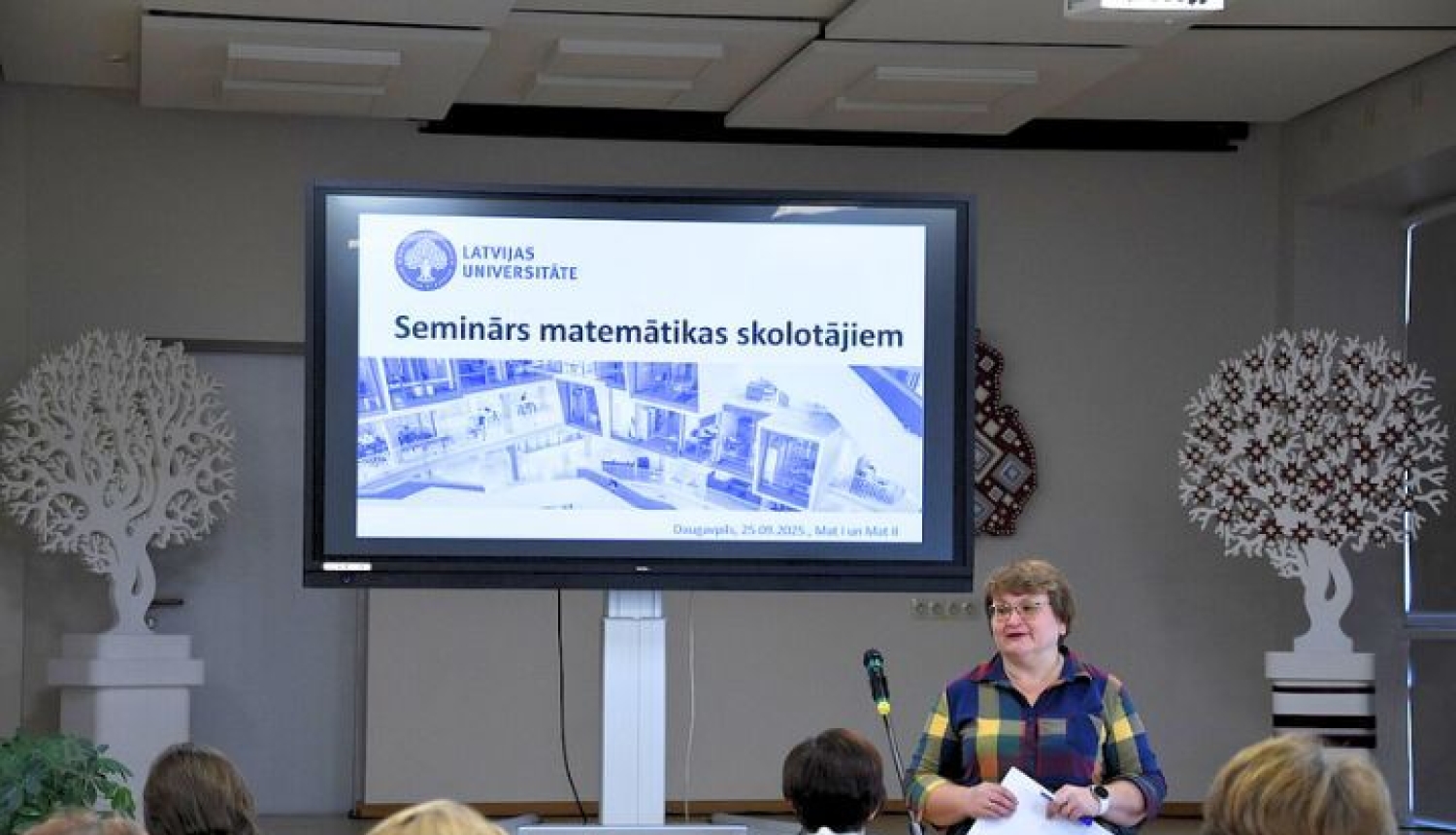 Matemātikas skolotāji apmeklē semināru Daugavpils Valsts ģimnāzijā