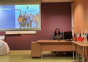 Prezentāciju prezentē