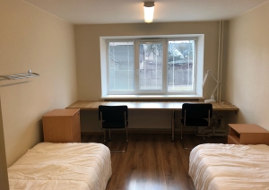 Istabiņa ar divām gultam