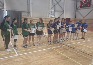 Latvijas Republikas AMI 36. sporta spēļu basketbola 3×3 jaunietēm apbalvošanas ceremonija sporta zālē.