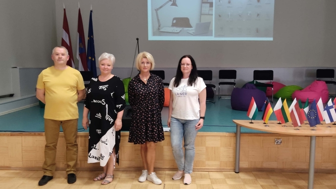 Pedagogi dalījās ar sasniegto, redzēto un iegūto projektu rezultātu izvērtēšanas pasākumā