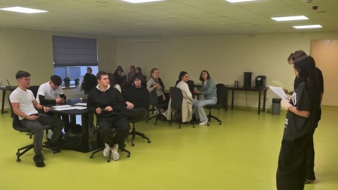 Rumāņu skolēni mācās latviešu valodu