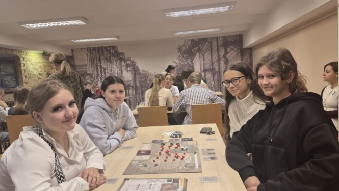 Vēsture uz spēles galda: tehnikuma izglītojamie izzina Latvijas Neatkarības karu