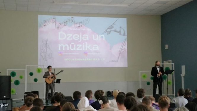 Latviešu dzejnieku un komponistu veiksmīgās sadarbības rezultāts – koncertlekcija, kas iesaistīja izglītojamos